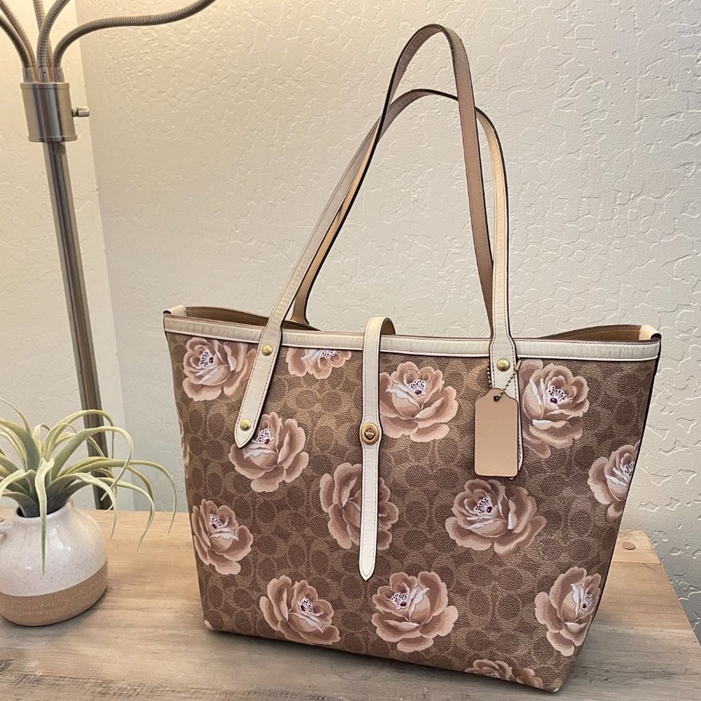 COACH Large Edie Market Tote (Rose-print)